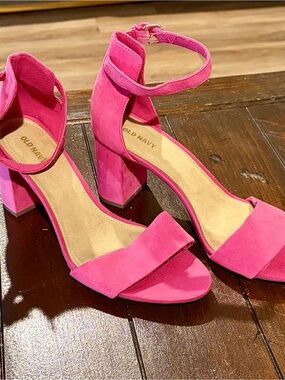 NWT Old Navy Bright Pink Faux Suede Block Heel Sandals Size 11 3”